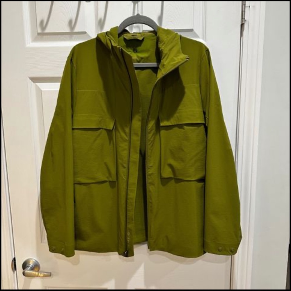 Waterproof Lululemon jacket/ small size.